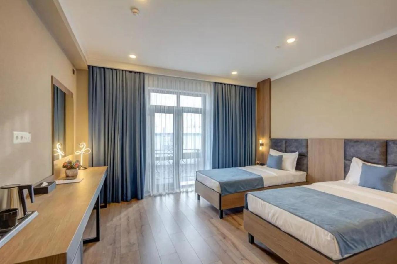 Sara Boutique Hotel Bishkek Exteriör bild