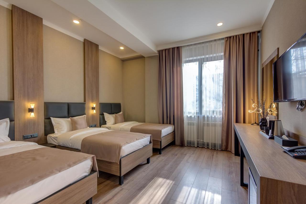 Sara Boutique Hotel Bishkek Exteriör bild